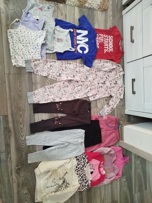Zestaw ciuszków dla dziewczynki 98-104 w bardzo dobrym stanie