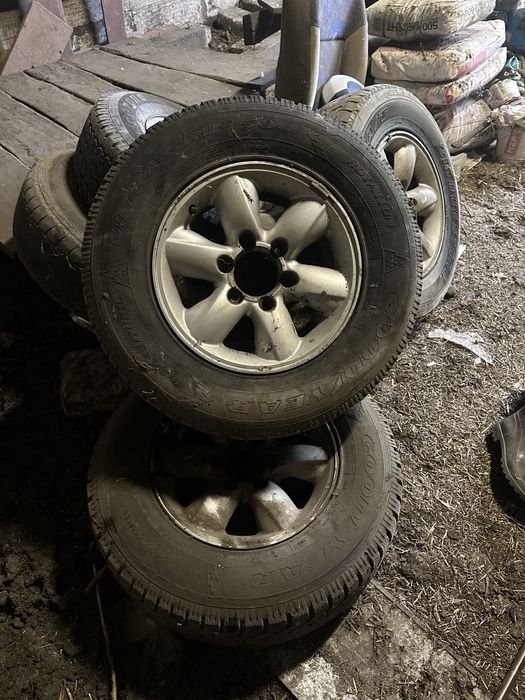 Продам диски с резиной R16 Nissan Terano2