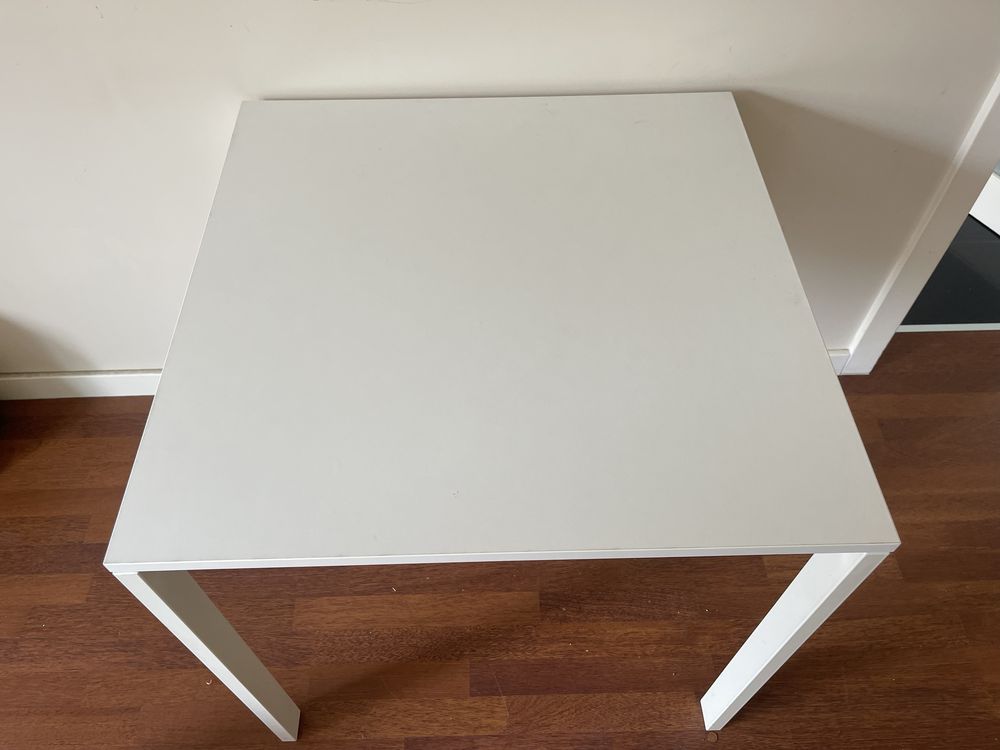 Mesa quadrada madeira