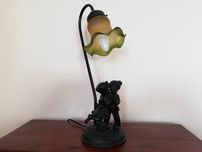 Efektowna RETRO lampa na bogato zdobionej,  metalowej nóżce