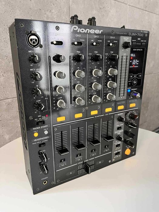 Pioneer DJM-700 – mikser DJ