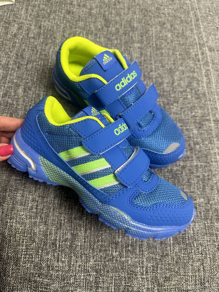 нові кросівки Адідас Adidas