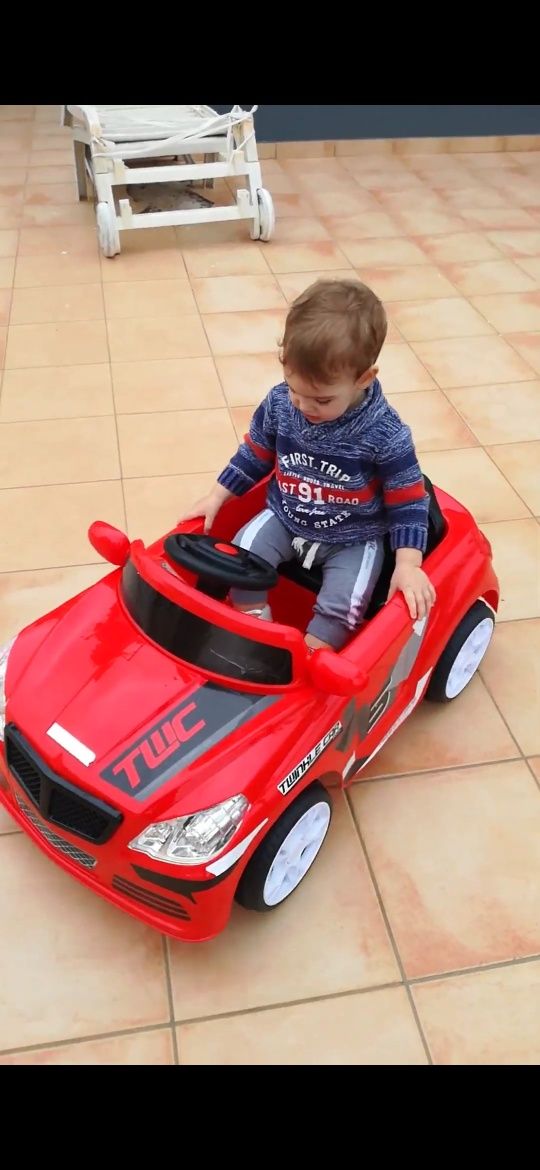 Vendo carro a bateria