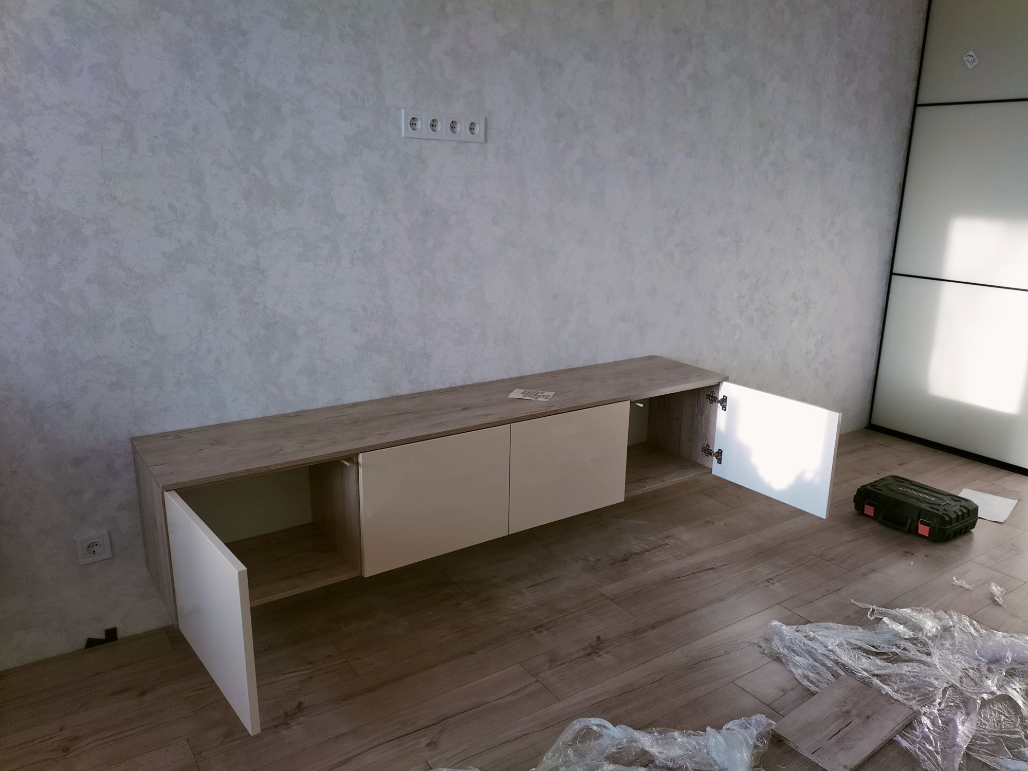 Продам навесні комоди