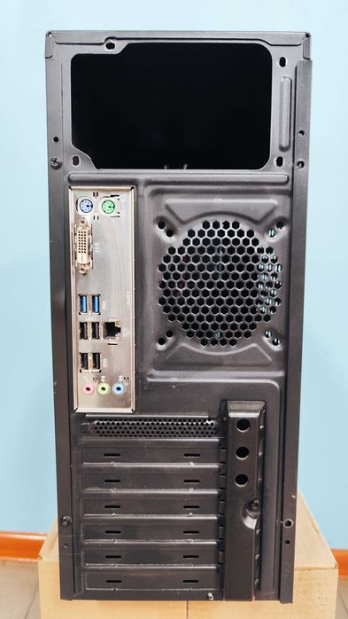 Корпус для ПК у гарному стані.