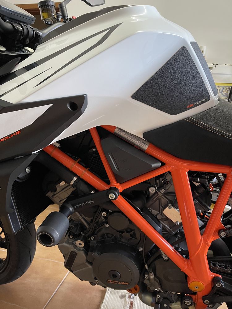 KTM SuperDuke 1290 R *FULL EXTRAS