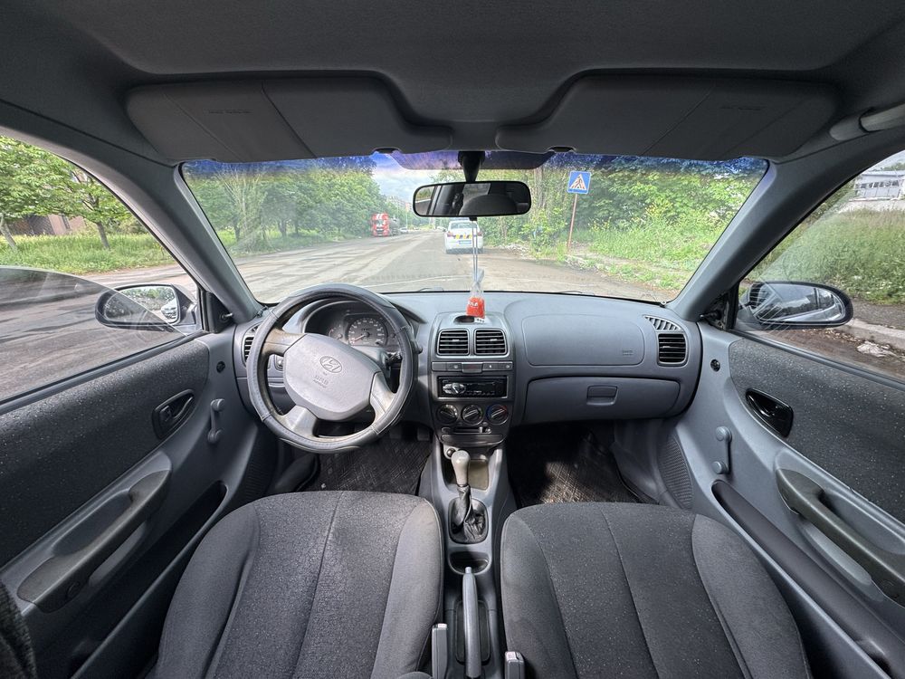Hyundai Accent               .