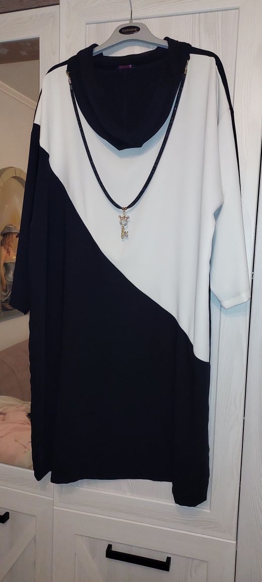 сукня чорна з білою вставкою
