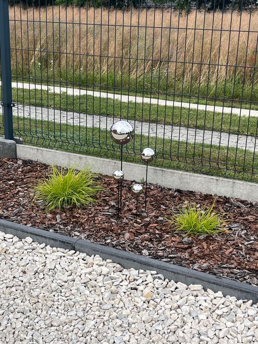 Nowe Kule ogrodowe srebrne na piku