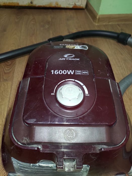 Безмішковий (з колбою) пилосос Samsung SC4336 1600W з набором насадок