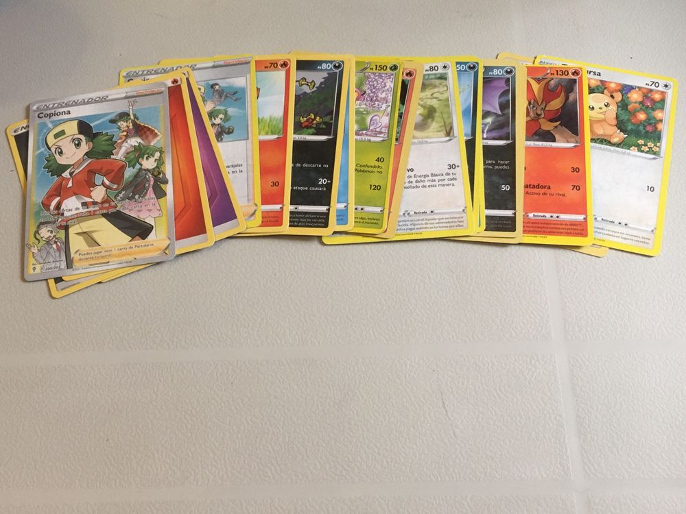 Cartas Pokémon lotes várias coleções (V e Vmax)/ holo / elementos