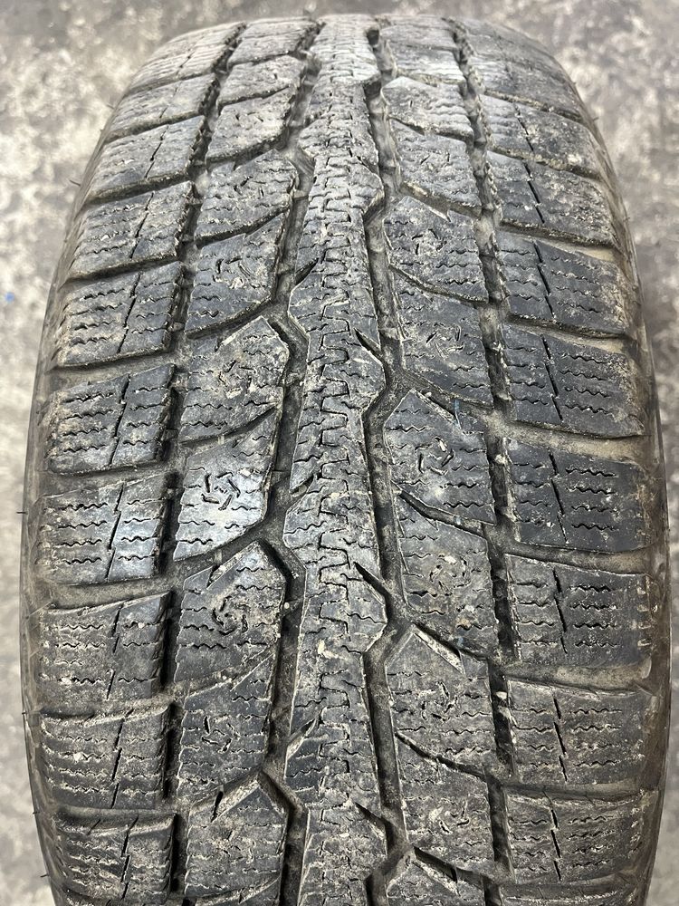 Продам резину зима 215,60,16