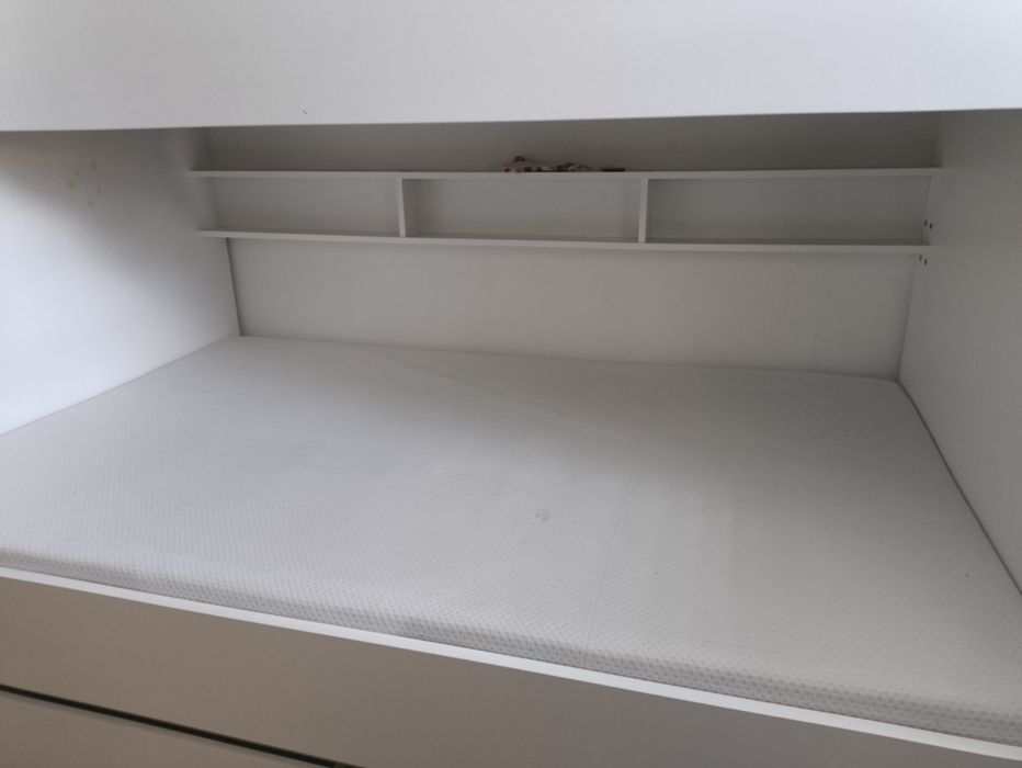 Łóżko piętrowe ze schodkami