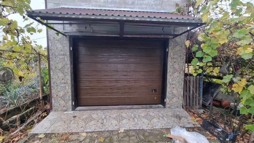 Гаражні секційні ворота / ролети / автоматика