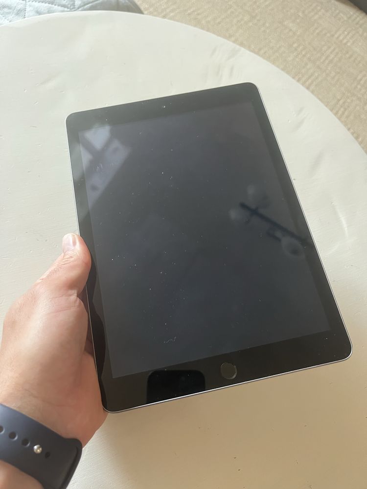 Apple iPad 5 памʼять 32Gb модель А1822