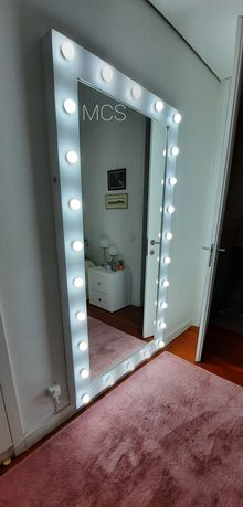 Espelho com lâmpadas led