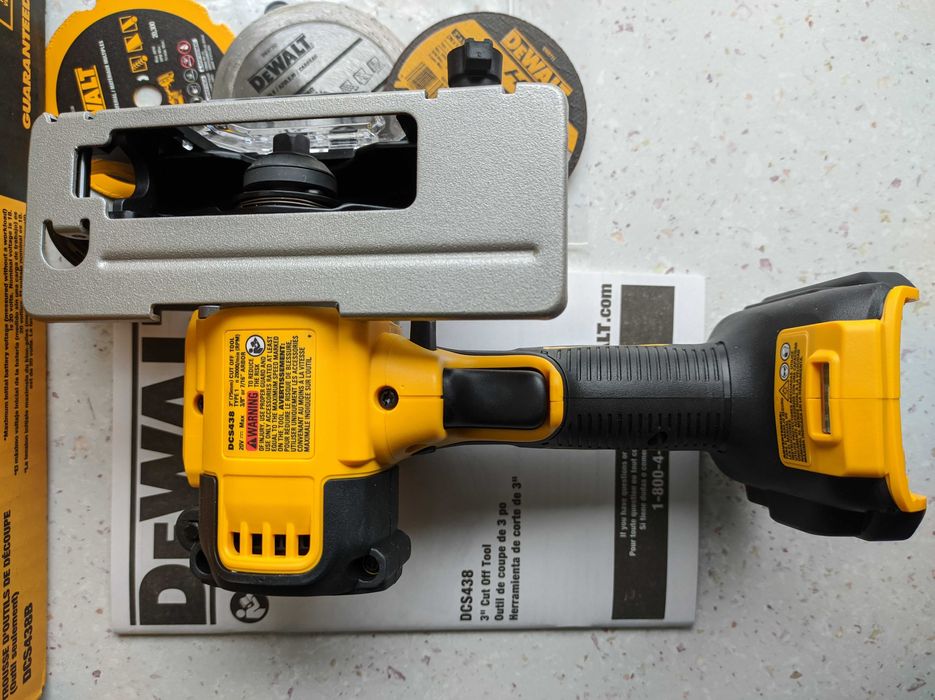 DeWalt DCS438B Аккумуляторная отрезная машинка болгарка УШМ пила 75мм