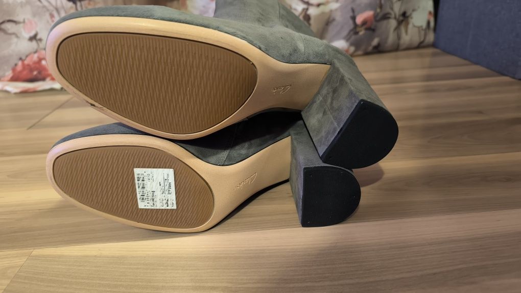 Szare botki Clarks