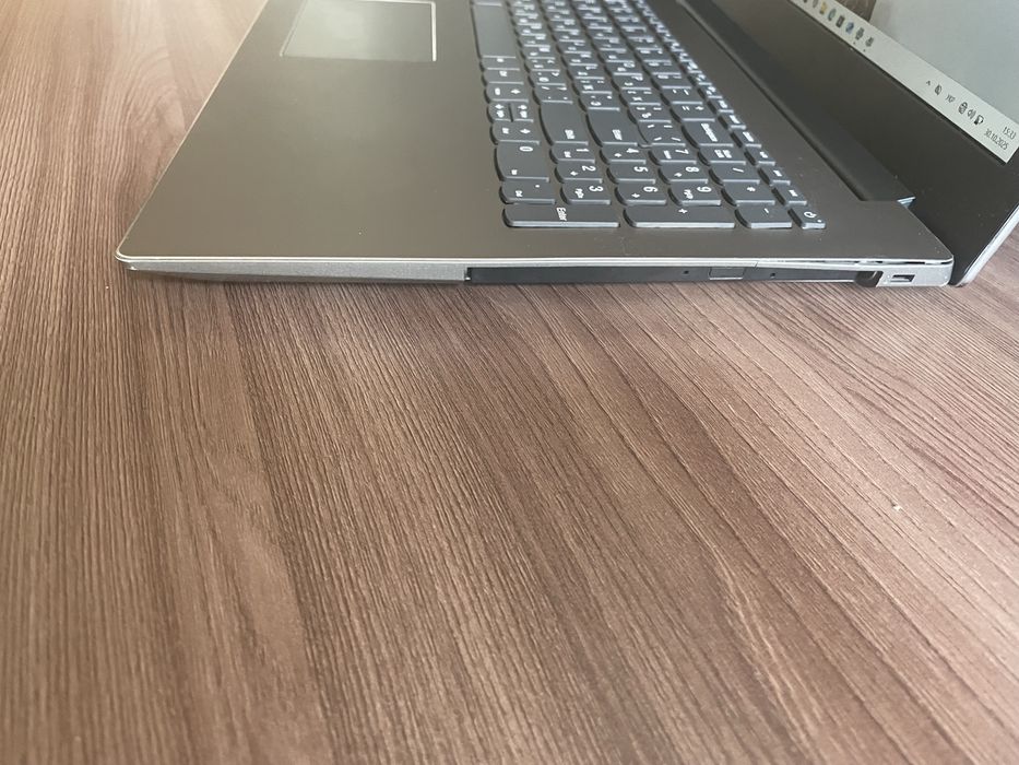 Игровой ноутбук Lenovo/FHD IPS/i7-7500/8GB/SSD+1TB/GeForce GT940mx 2GB