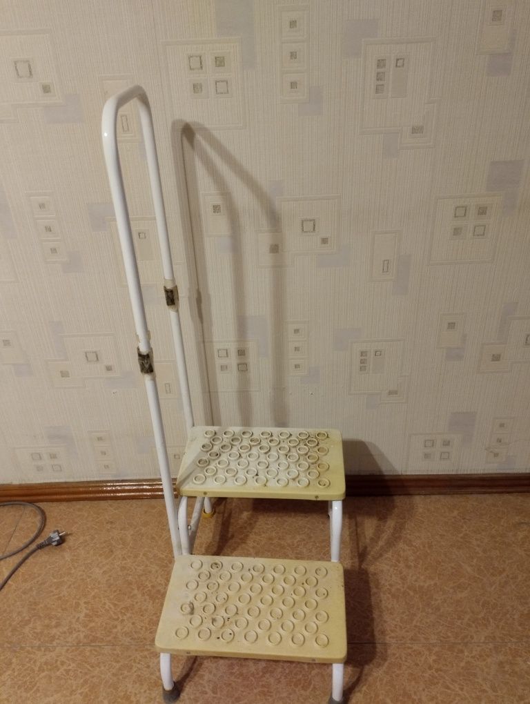 Лестница для ванной для пожилых людей