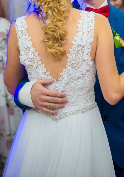 Suknia ślubna śnieżnobiała rozm S-M