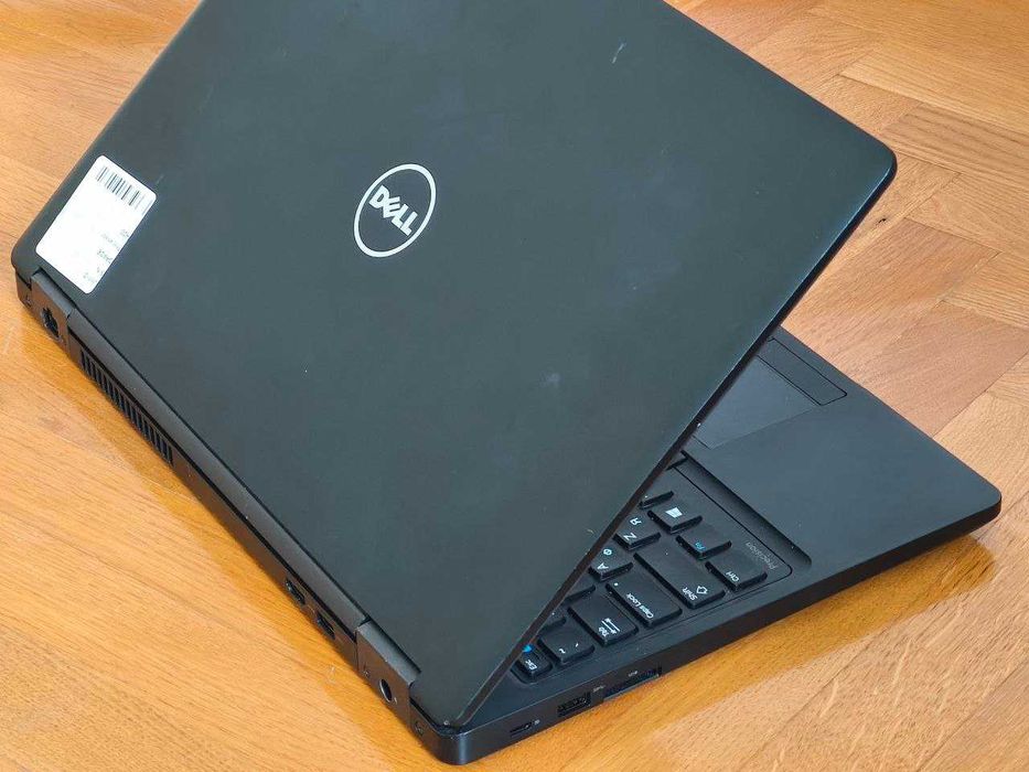 15.6" Dell Precision 3520 i5-7440hq/IPS FHD/8Gb DDR4/SSD 256Gb