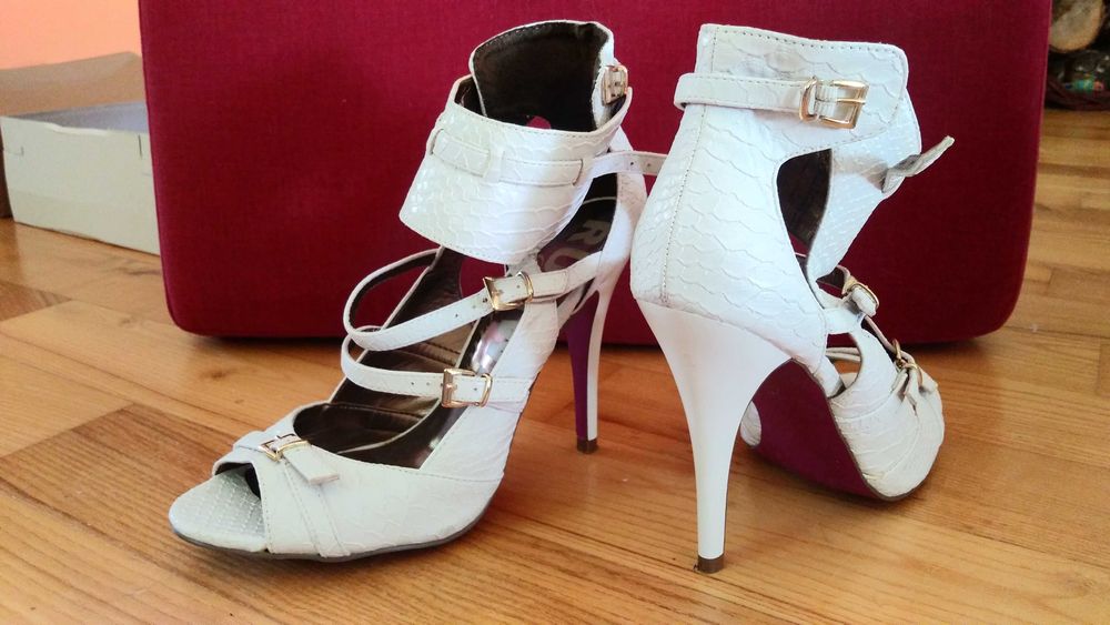 Buty na obcasie RUNWAY Collection NEXT