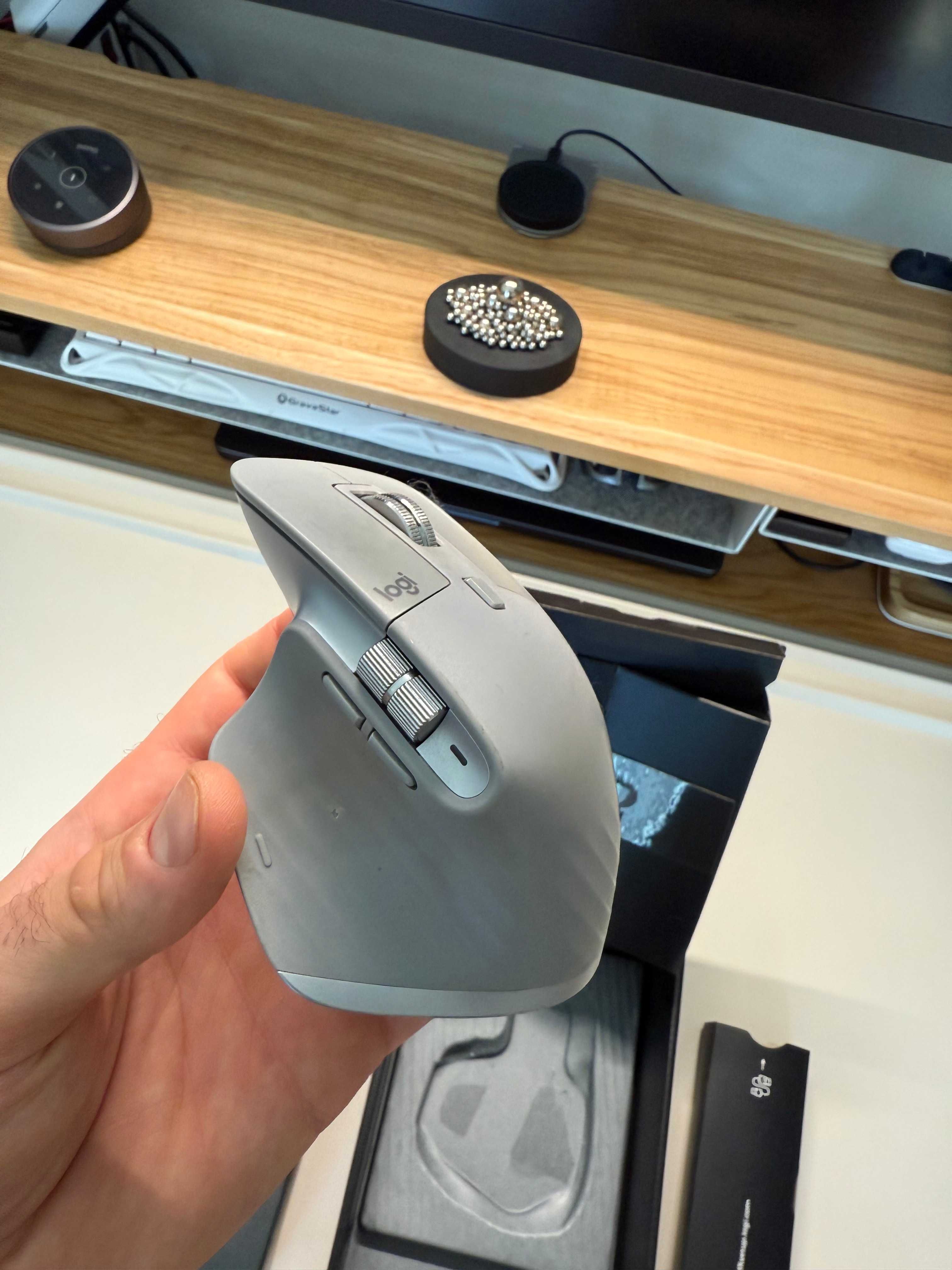 Мишка Logitech MX Master 3 в сірому кольорі