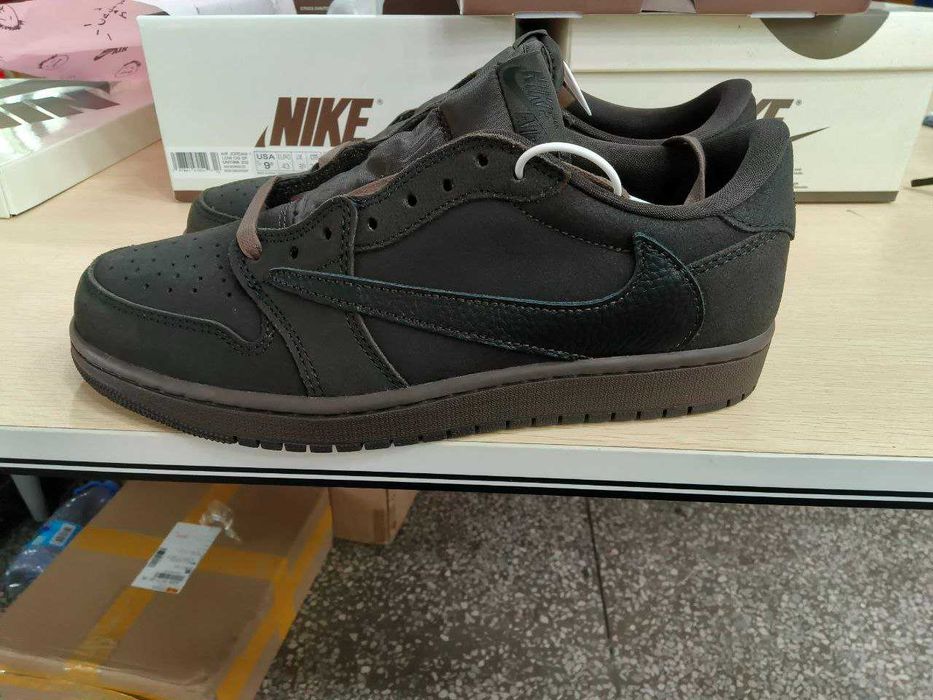 Travis Scott x Jordan "Velvet Brown"