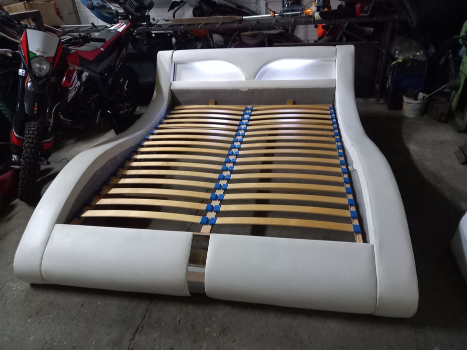 Łóżko sypialniane