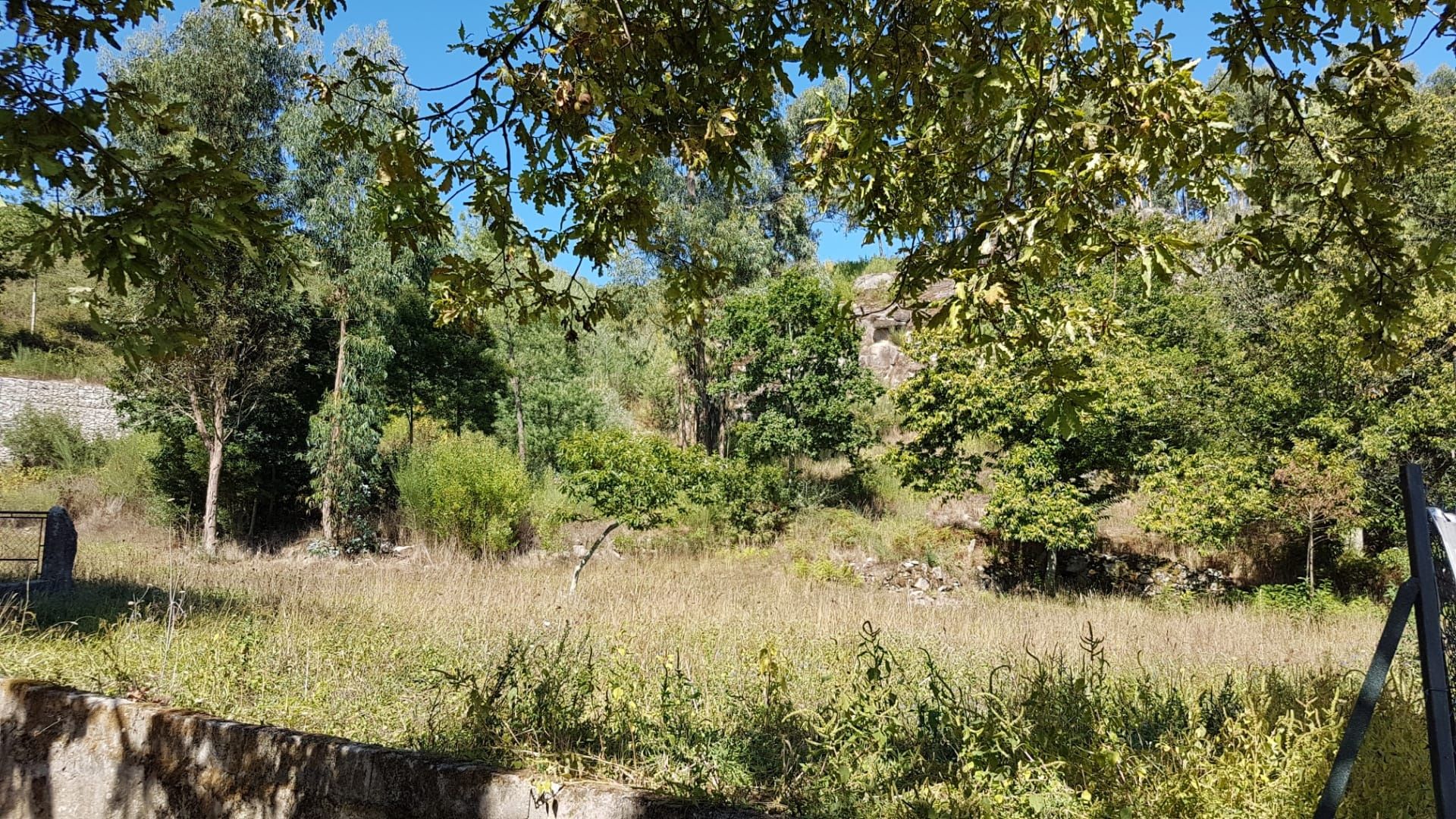 Terreno para construção de 1 ou 2 moradias