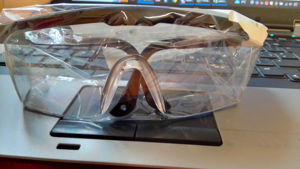 Защитные очки открытого типа