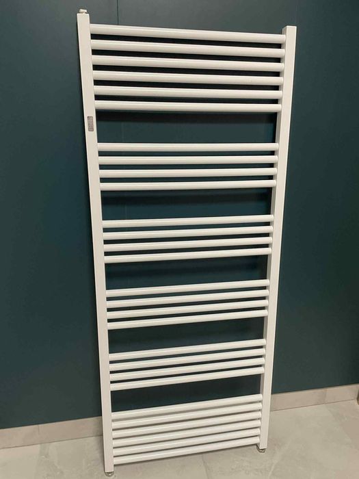 GRZEJNIK ŁAZIENKOWY 1429X600 (Moc 755 W ) - przyłącza dolne - Jak Nowy