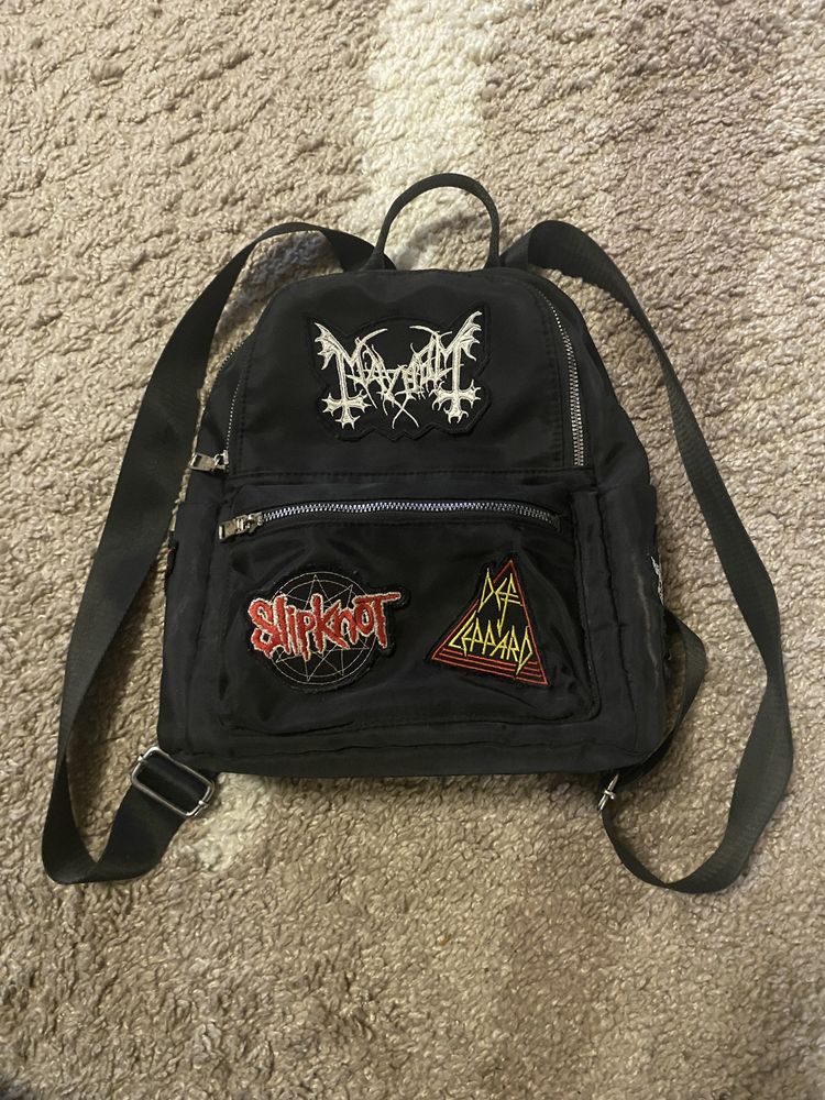 Рюкзак панк рок с нашивками mayhem, slipknot, def leppard