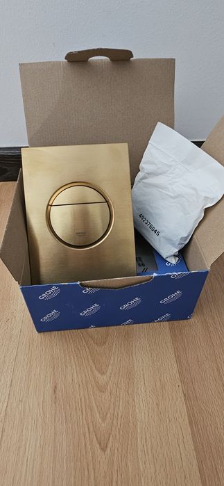 Placa descarga Grohe_ Nova Cosmopolitan S_ Dourada escovado