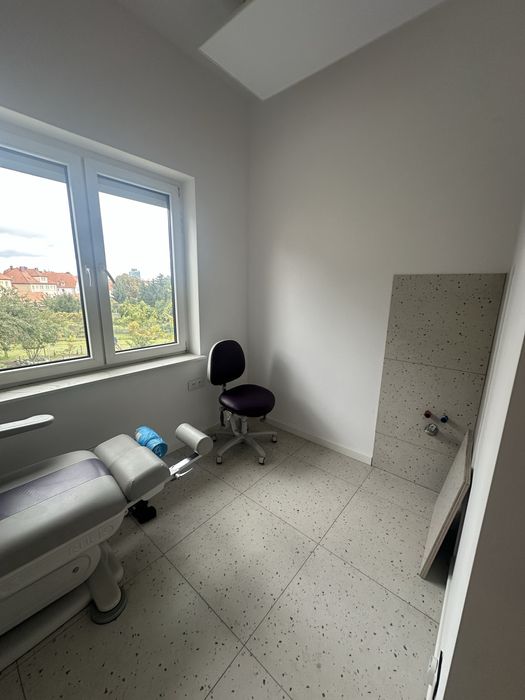 Gabinet dla stylistki paznokci lub trochologa