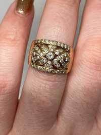 Золотой перстень с бриллиантами. Кольцо с бриллиантами.