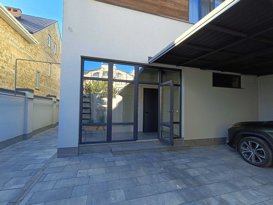 Новый дом с бассейном на Таирова | Одесса. Ремонт, мебель.