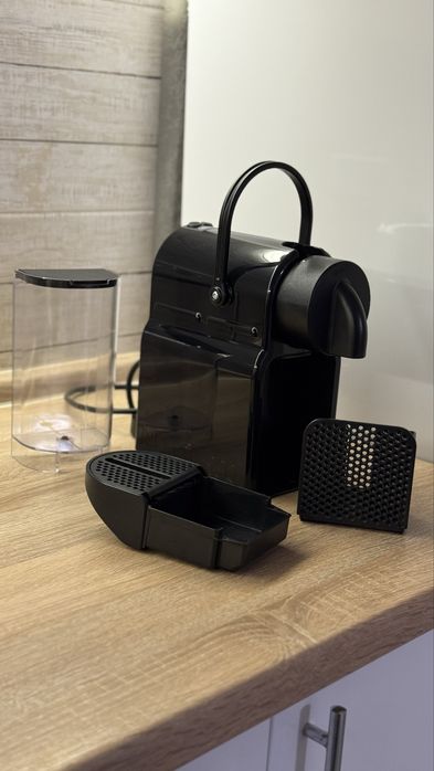 Кавомашина капсульна Nespresso Inissia (оригінал)
