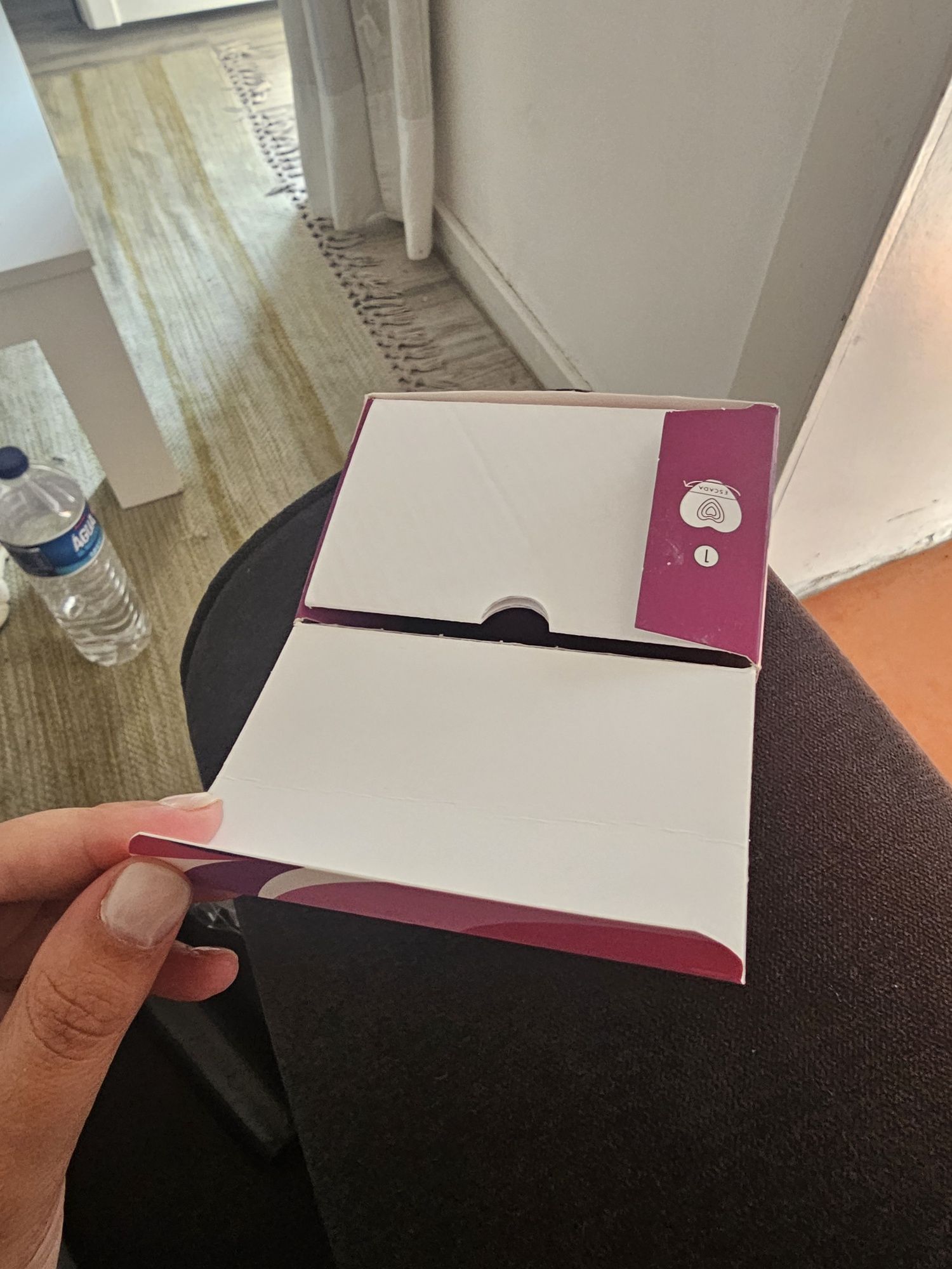 vendo perfume escada novo