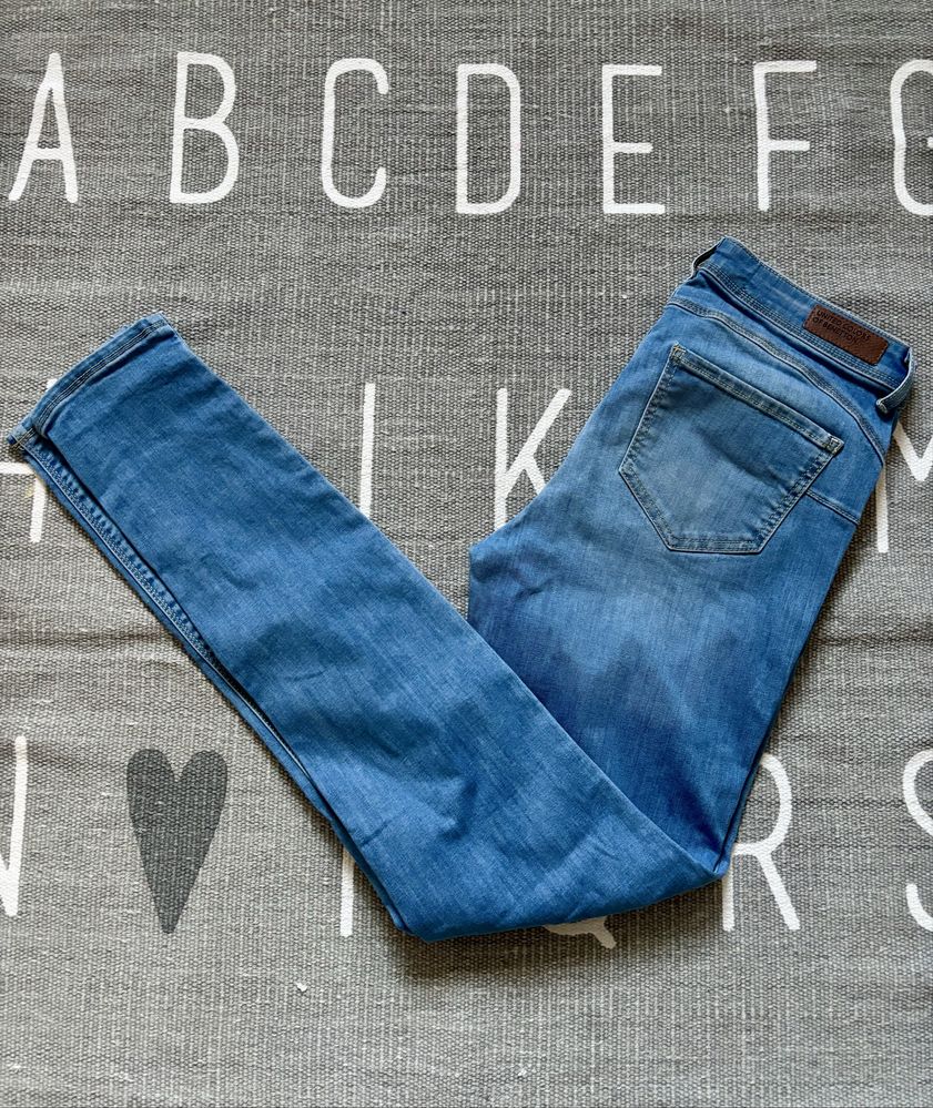 Jeansy skunny Benetton 28