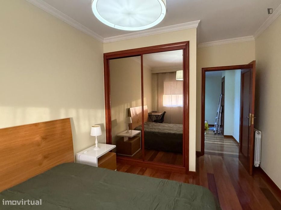 Quarto - localizado em Vermoim Porto