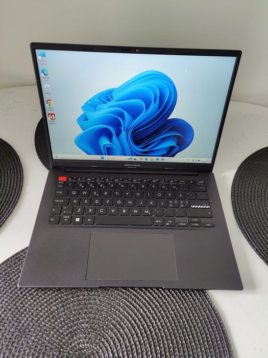 Ноутбук asus vivobook s14 OLED / i3 1220p /12 ГБ/SSD 256