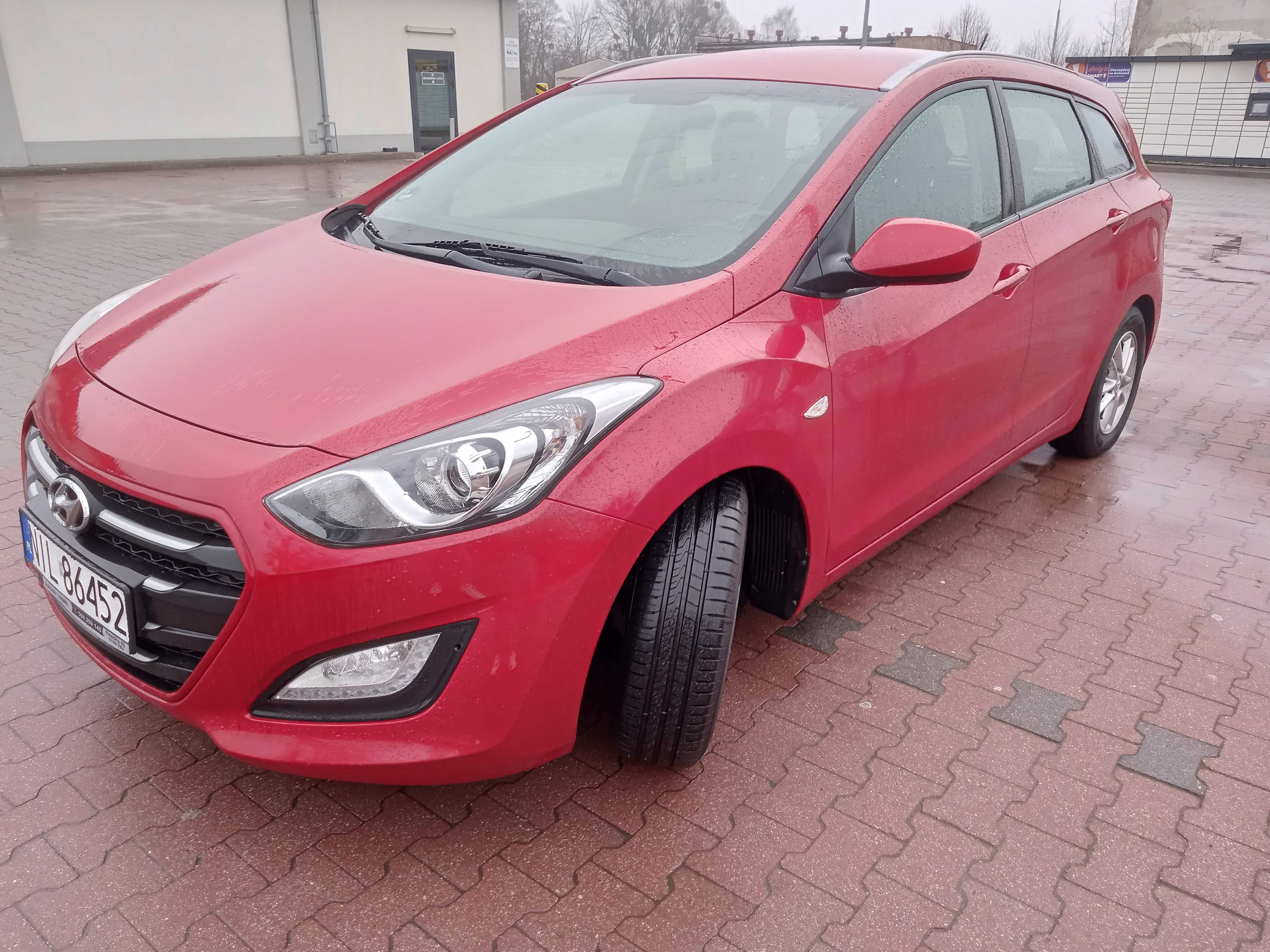 Ładny oryginalny Hyundai