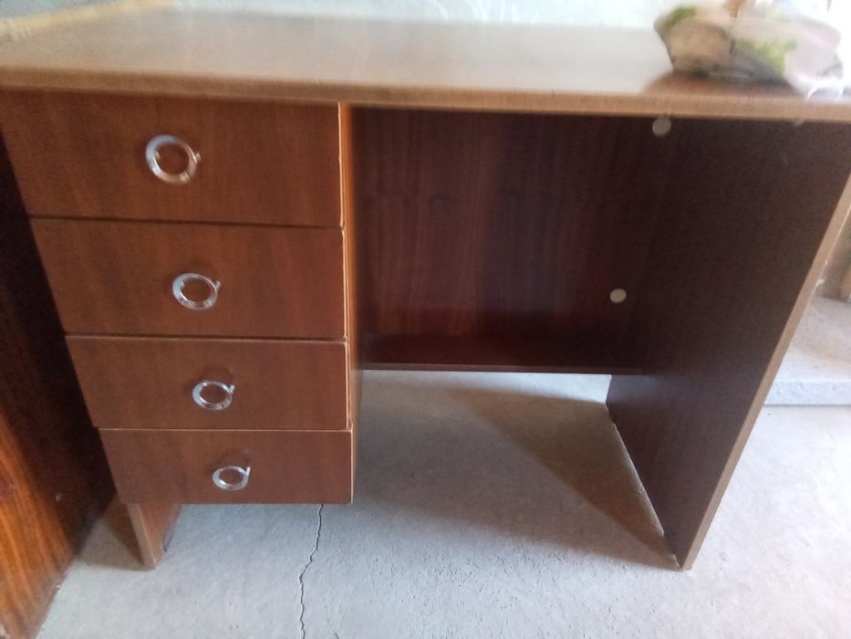 Продам советские 2стола и книжную полку