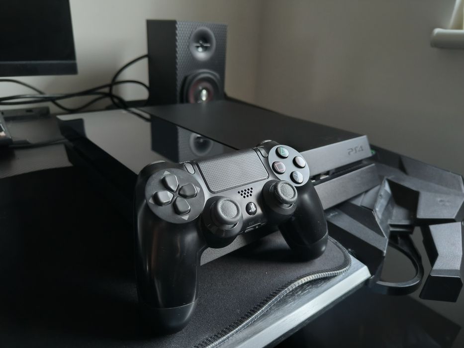 PlayStation 4 FAT 500GB  + kontroler