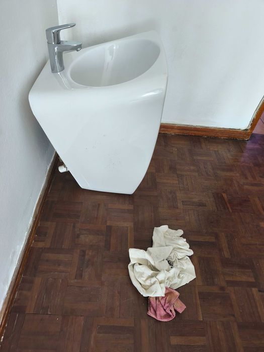Vendo lavatório yris gala suspenso como novo nem utilizado foi