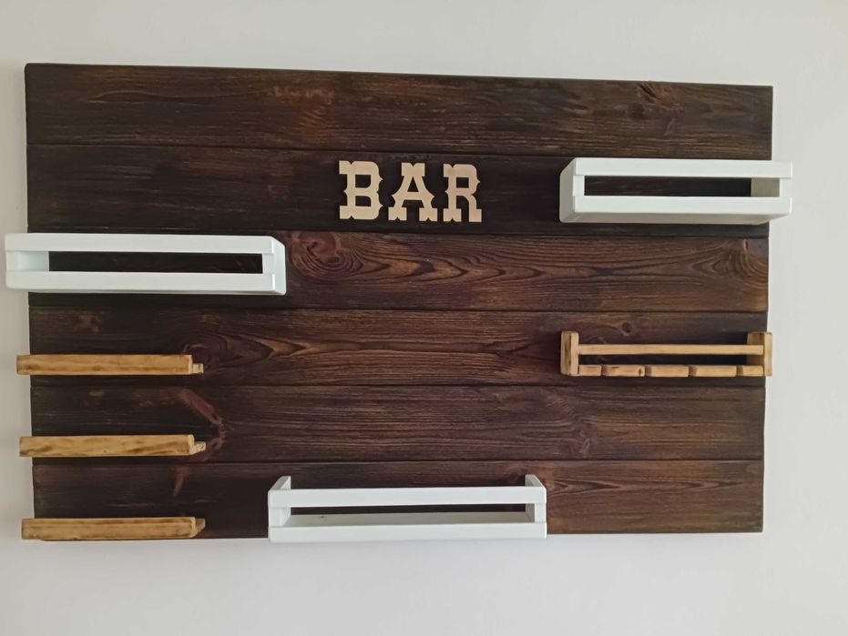 Barek wiszący drzewo