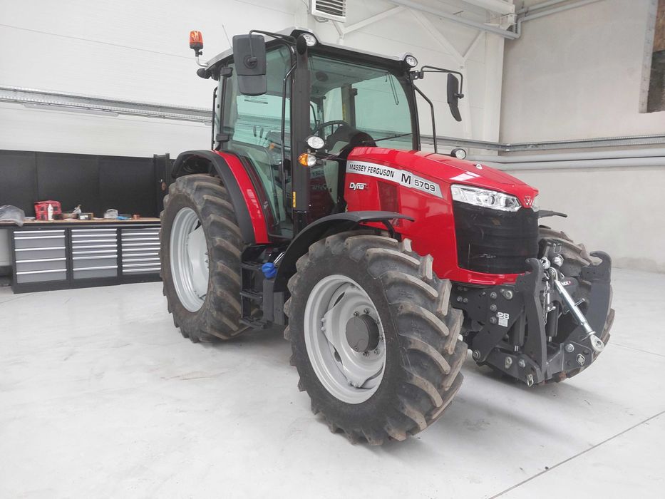 Wynajem ciągnika Rolniczego Massey Ferguson 5709