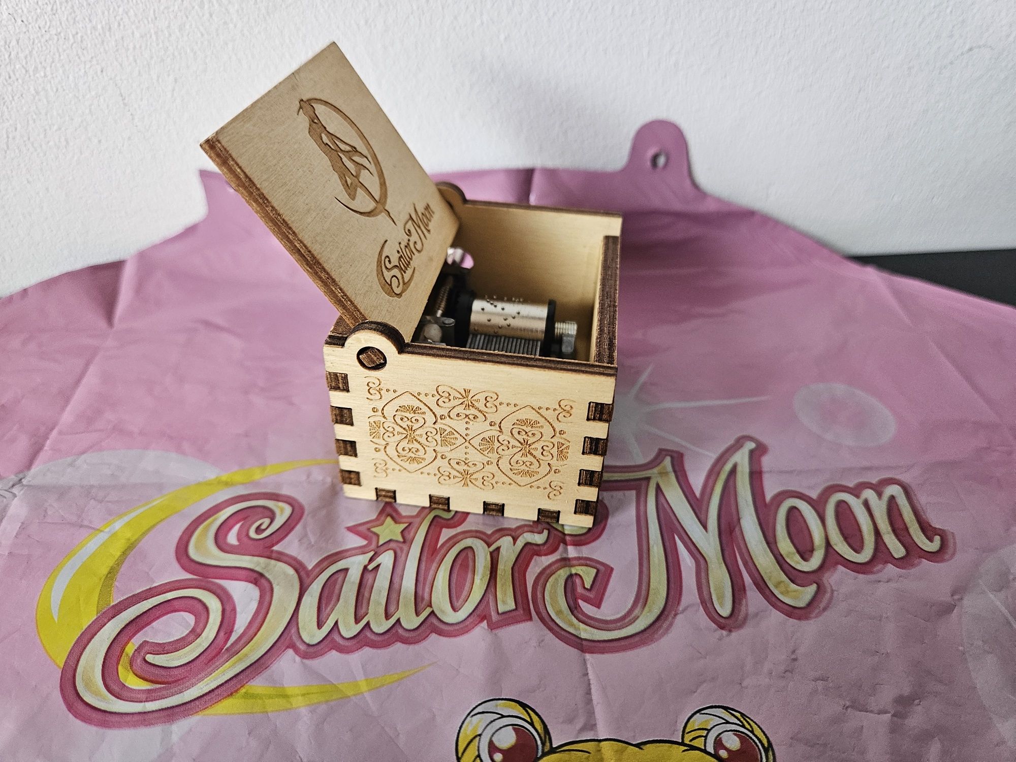 Sailor moon - caixa de musica em madeira
